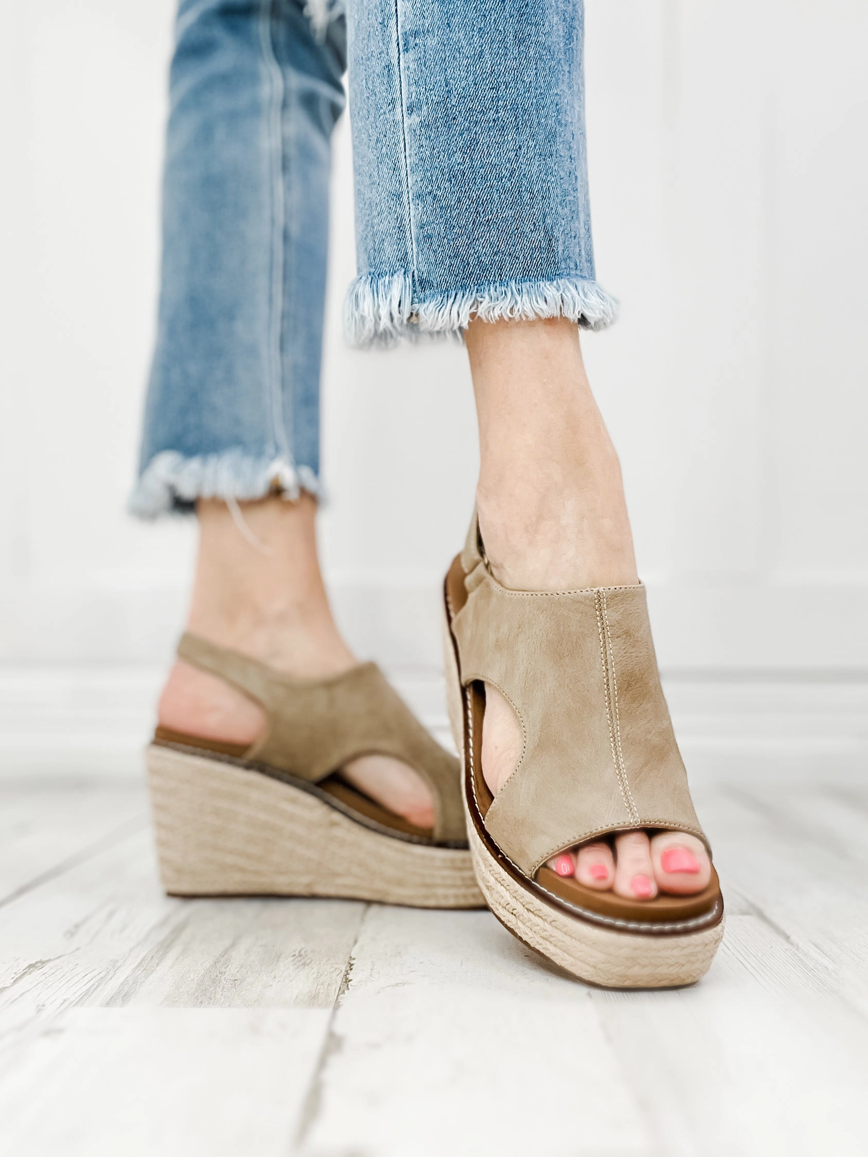 Corkys Freddie Wedges in Taupe