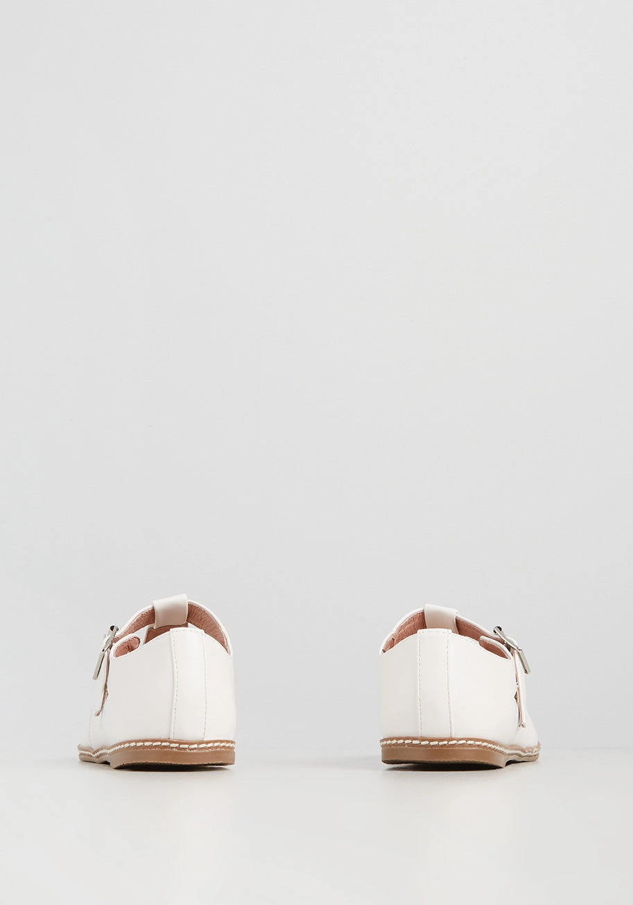 Cut-Out Early T-Strap Flat