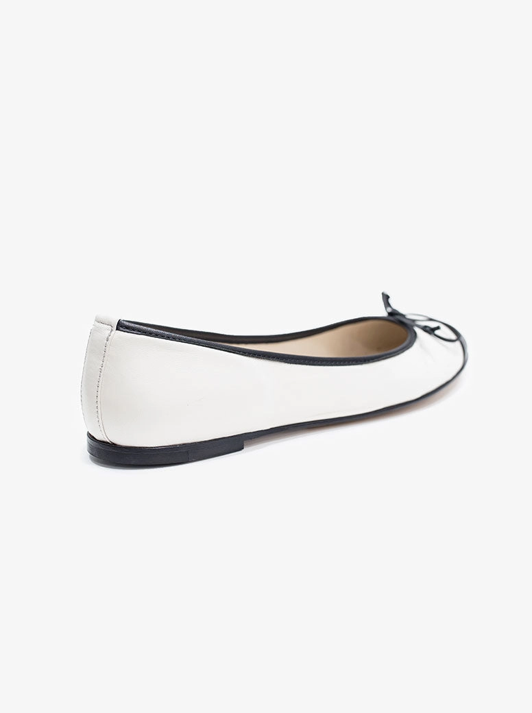 Mary white and black