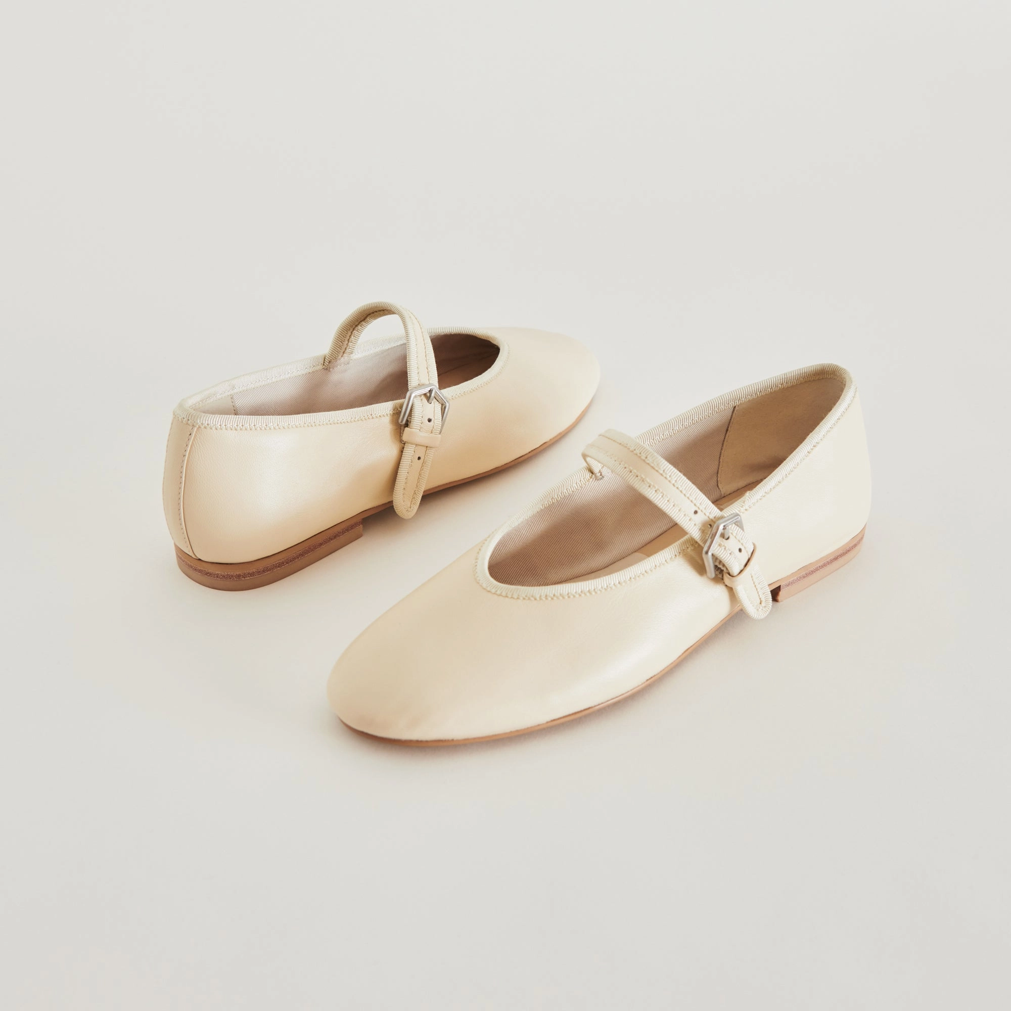ROSLYN BALLET FLATS CREME LEATHER