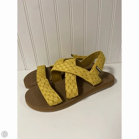 Sandals Flats By Clothes Mentor In Yellow, Size: 9