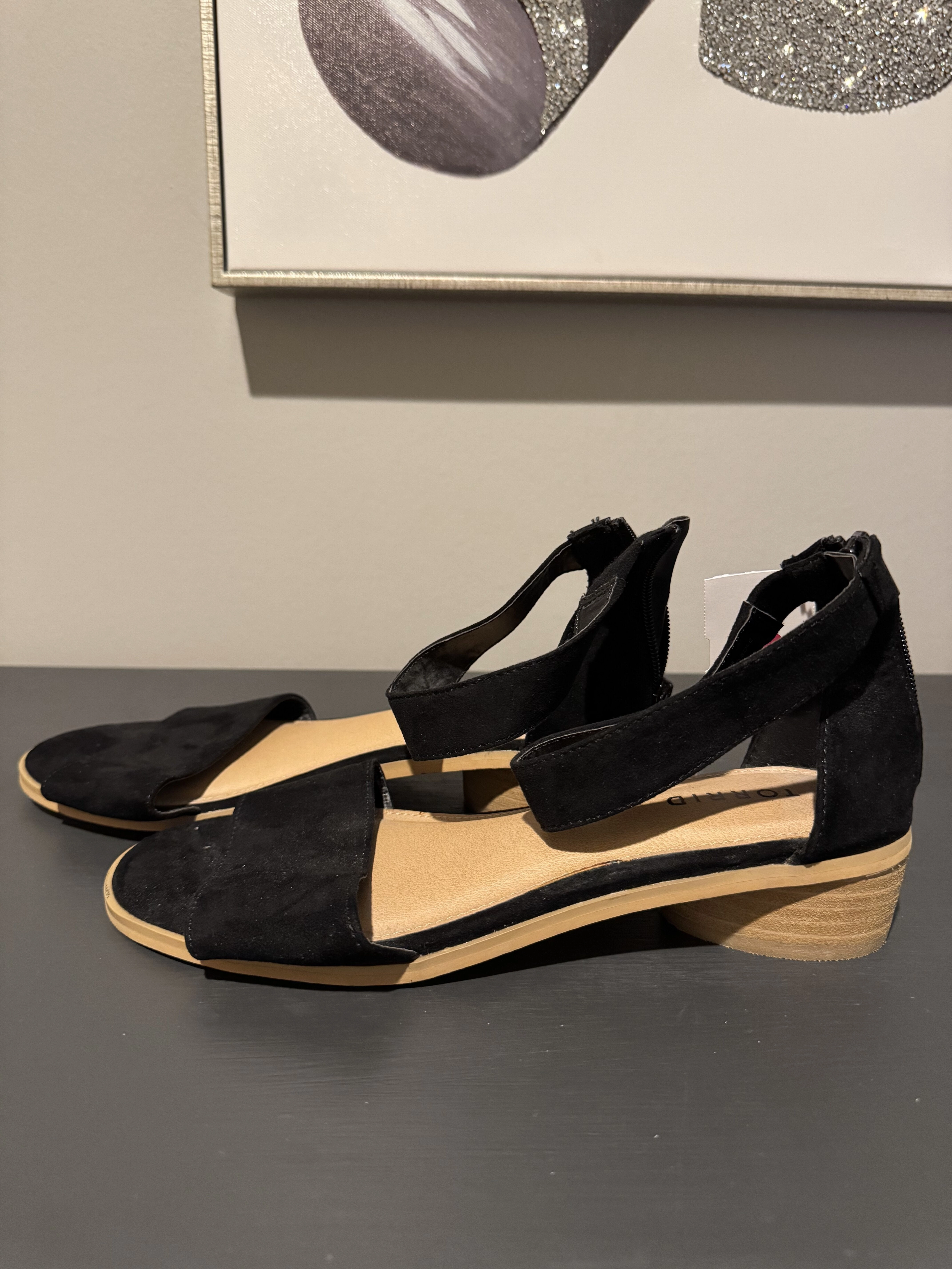Sandals Flats By Torrid  Size: 10