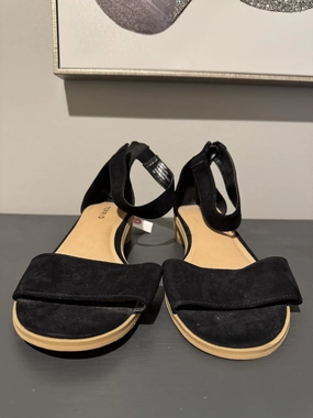 Sandals Flats By Torrid  Size: 10