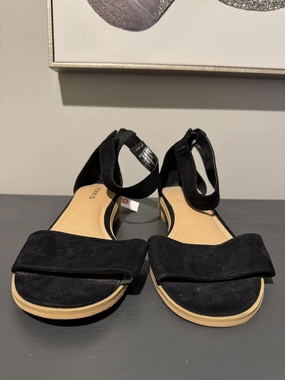 Sandals Flats By Torrid  Size: 10