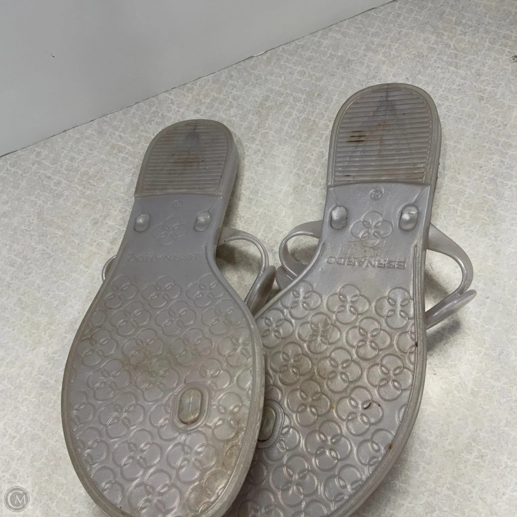 Sandals Flip Flops By Bernardo In Grey, Size: 8