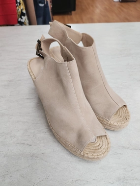 Sandals Heels Wedge By Kenneth Cole In Tan, Size: 9.5