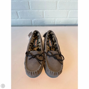 Shoes Flats By Clothes Mentor In Grey, Size: 9