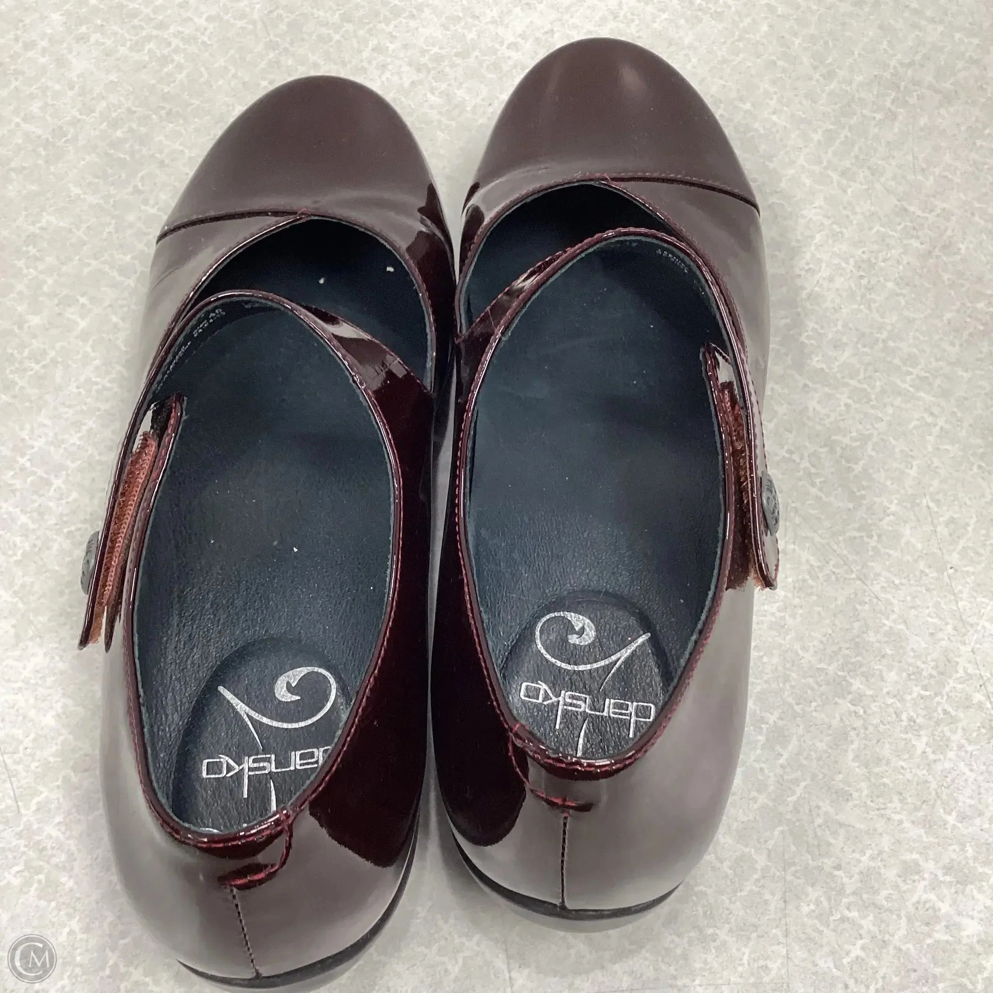 Shoes Flats By Dansko In Maroon, Size: 9