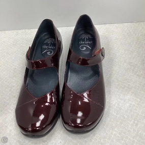Shoes Flats By Dansko In Maroon, Size: 9