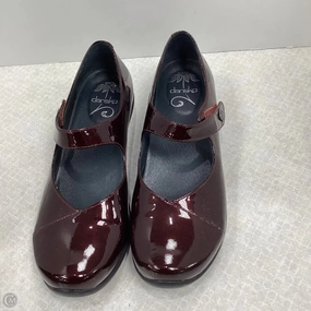 Shoes Flats By Dansko In Maroon, Size: 9