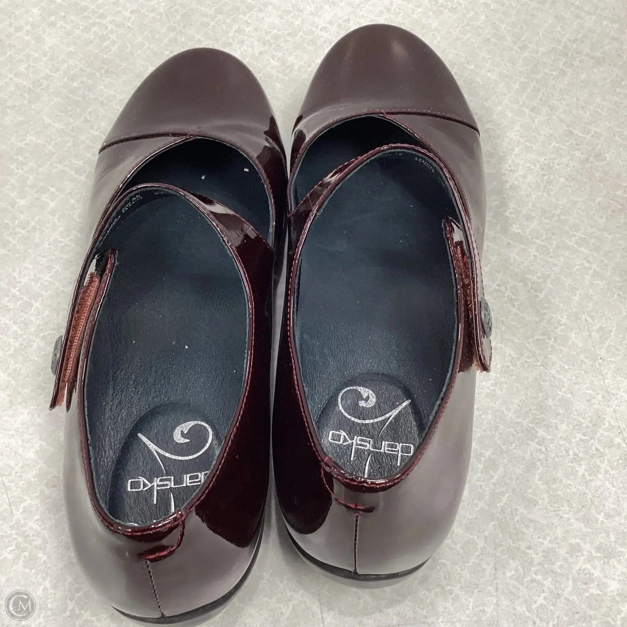 Shoes Flats By Dansko In Maroon, Size: 9