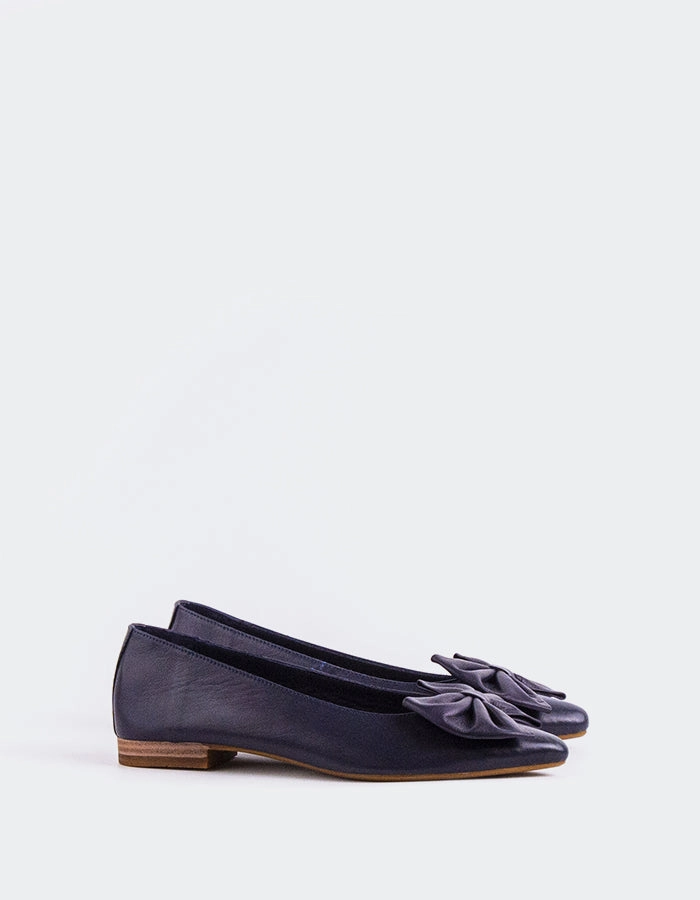 Ulwin Navy Leather