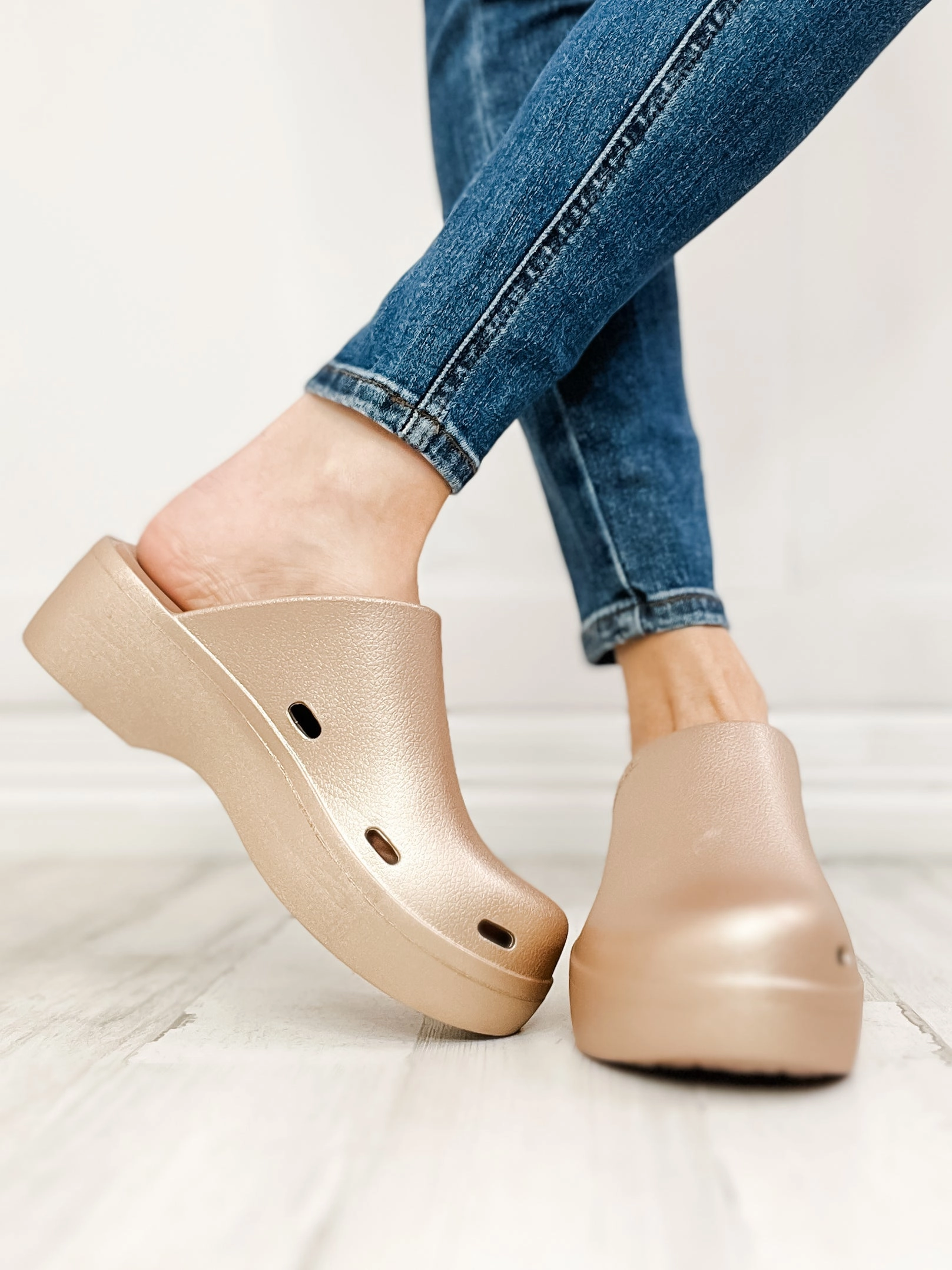 Yellowbox Zippy Clog in Blush Shimmer