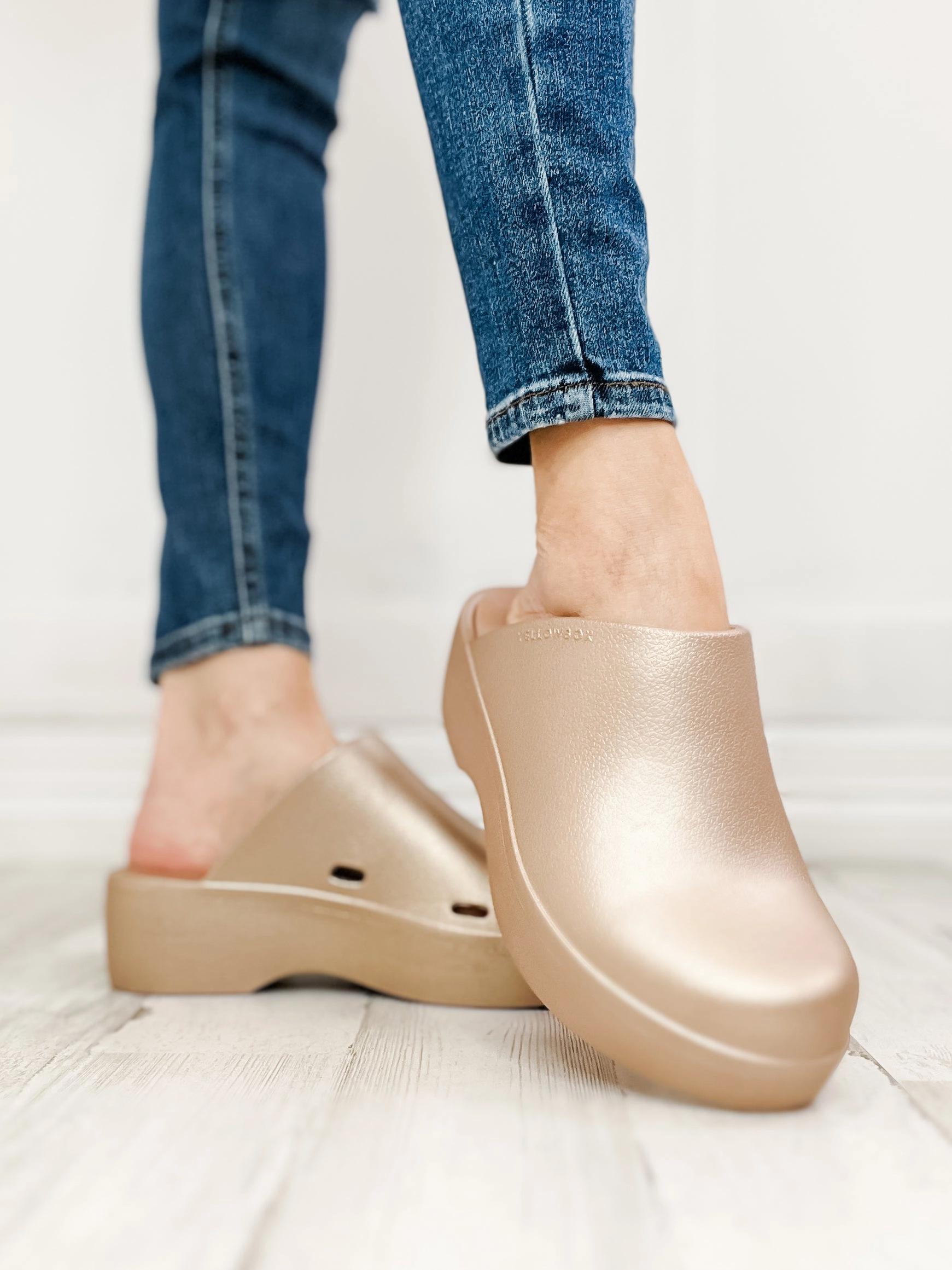 Yellowbox Zippy Clog in Blush Shimmer