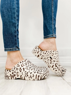 Yellowbox Zippy Clog in Lt. Leopard